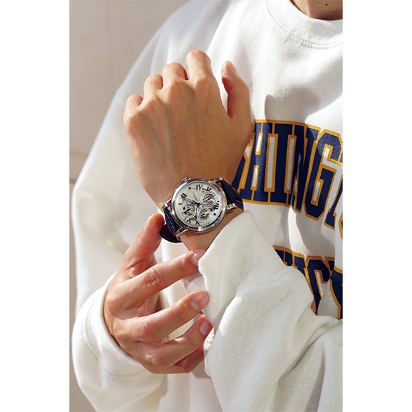 ダークブラウン