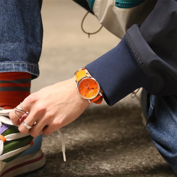 【スタッフブログ】ビビットなカラーの腕時計で大人ポップコーデ