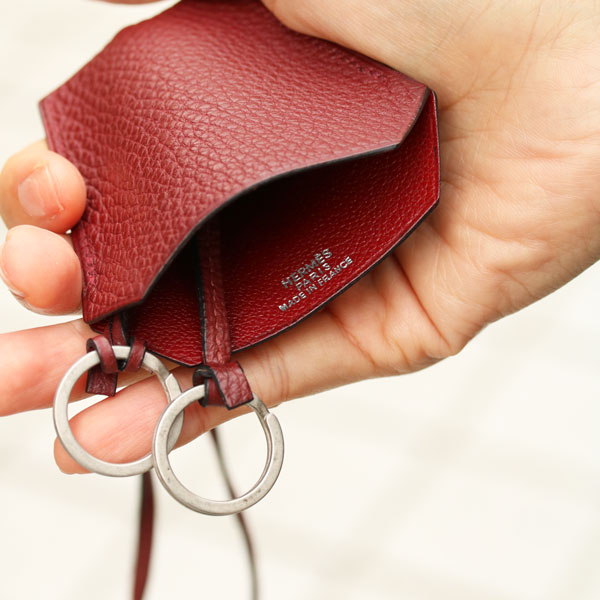 ダークブラウン