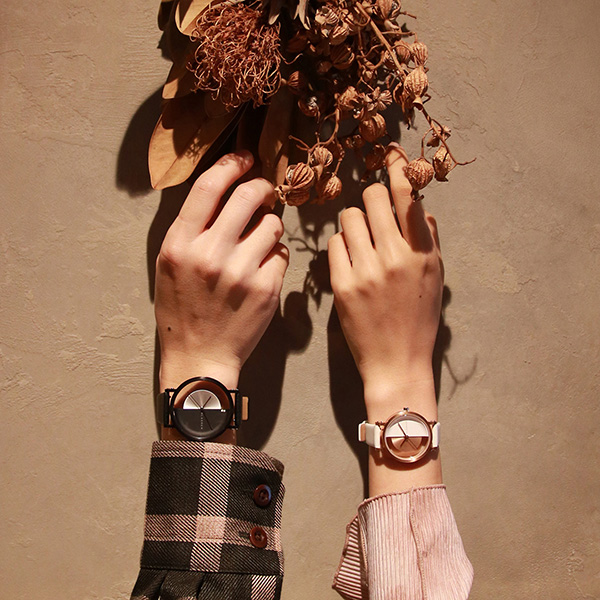 ブラック/ホワイト