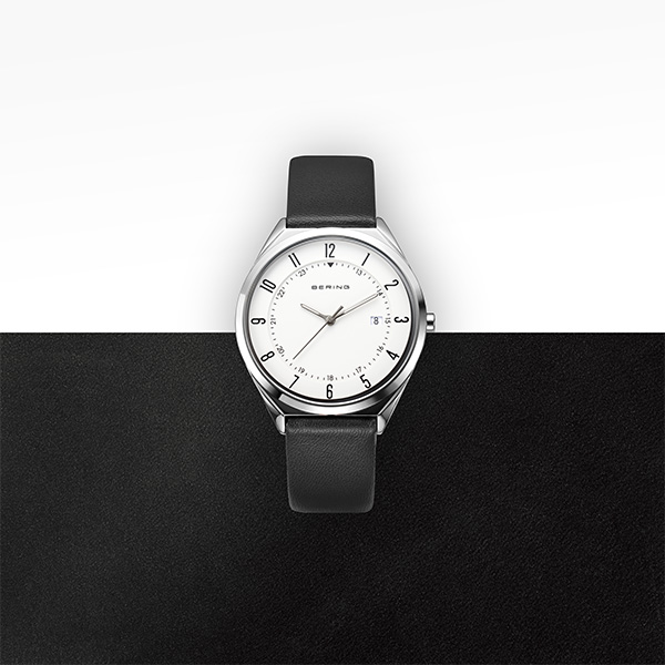 ホワイト/レザー