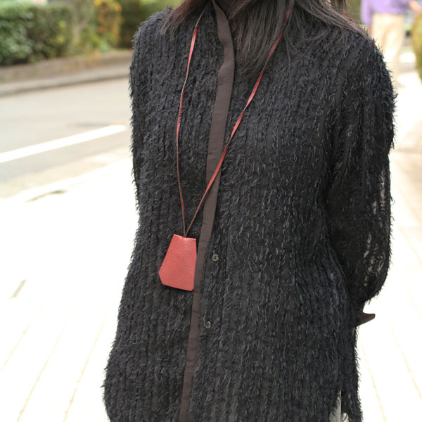 ダークブラウン