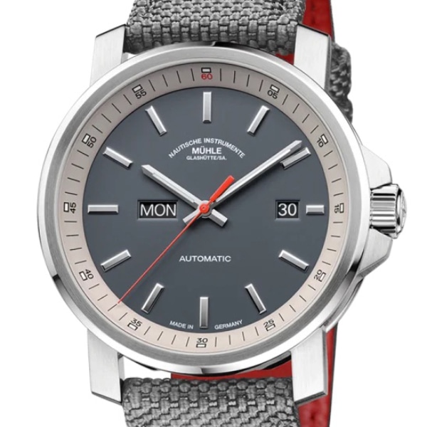 チタニウムグレー/レザー