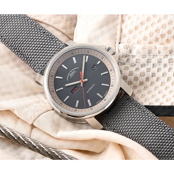 チタニウムグレー/レザー