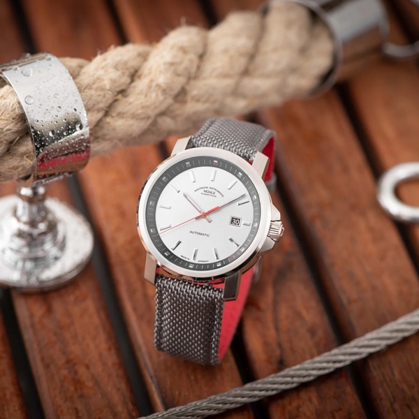 シルバーグレー