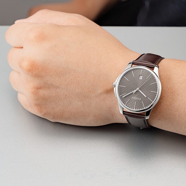 ダークブラウン