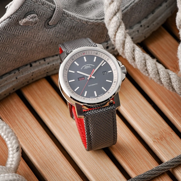 チタニウムグレー/レザー