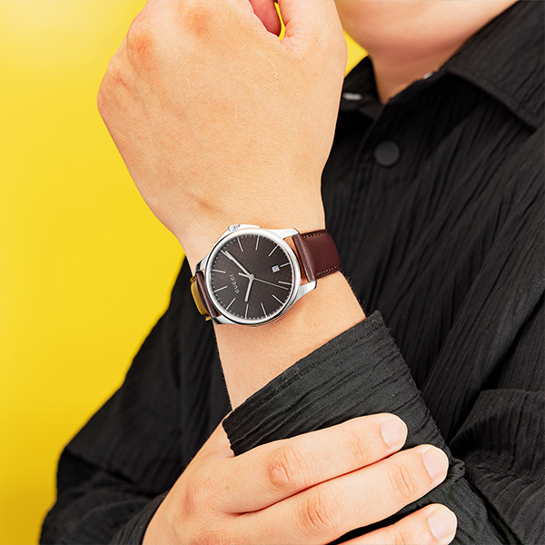 ダークブラウン