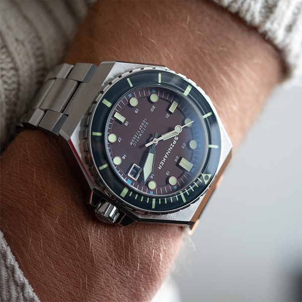 シルバー/ブラウン