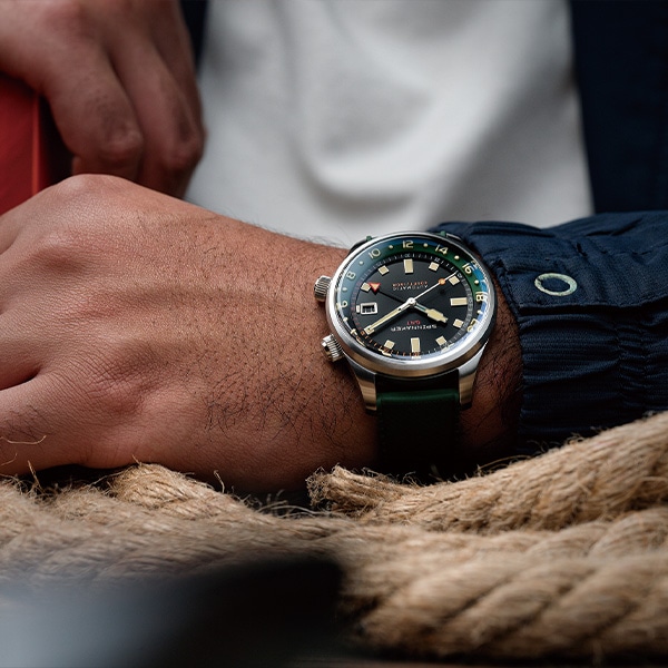 ブラック（黒/緑）