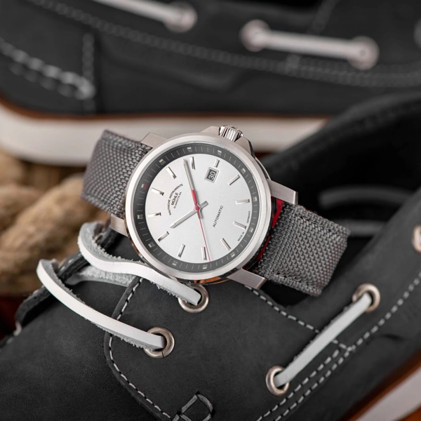 シルバーグレー